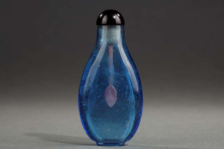 Snuff bottle blue bubble glass